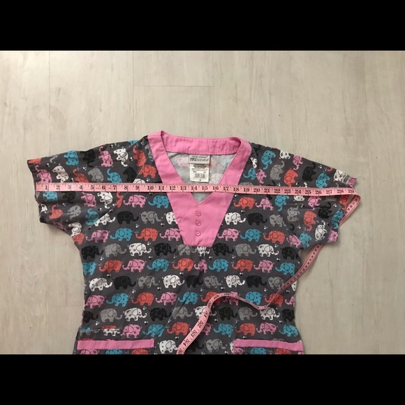 UA Scrubs, elephant scrub top - Picture 6 of 8